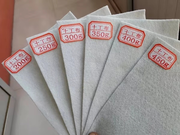 供應(yīng)全國(guó)各種用途無(wú)紡布、長(zhǎng)絲布、滌綸布生產(chǎn)廠家